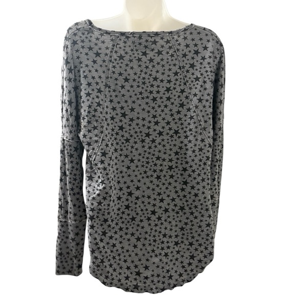 Lucky Brand Gray Star Print Thermal Knit Top Size S - Picture 3 of 8
